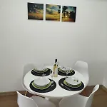 Cozy With Free Parking