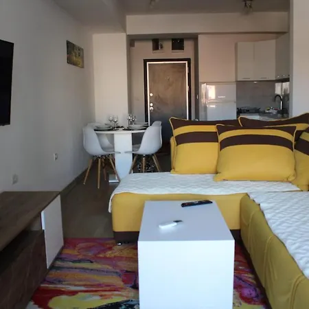 Апартаменты Cozy 1br Near Bus Station & Life Скопье