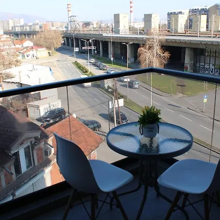 Апартаменты Cozy With Free Parking *