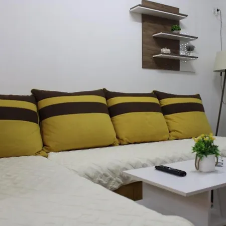 Cozy With Free Parking Апартаменты