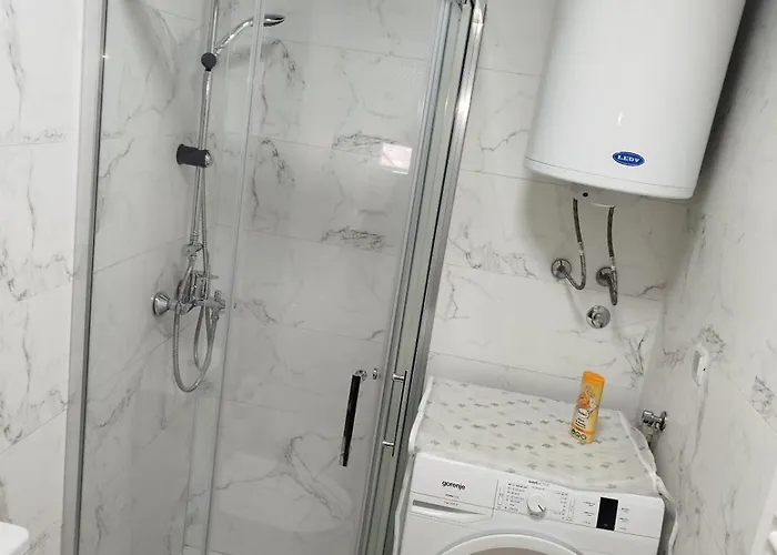 Апартаменты Cozy 1br Near Bus Station & Life